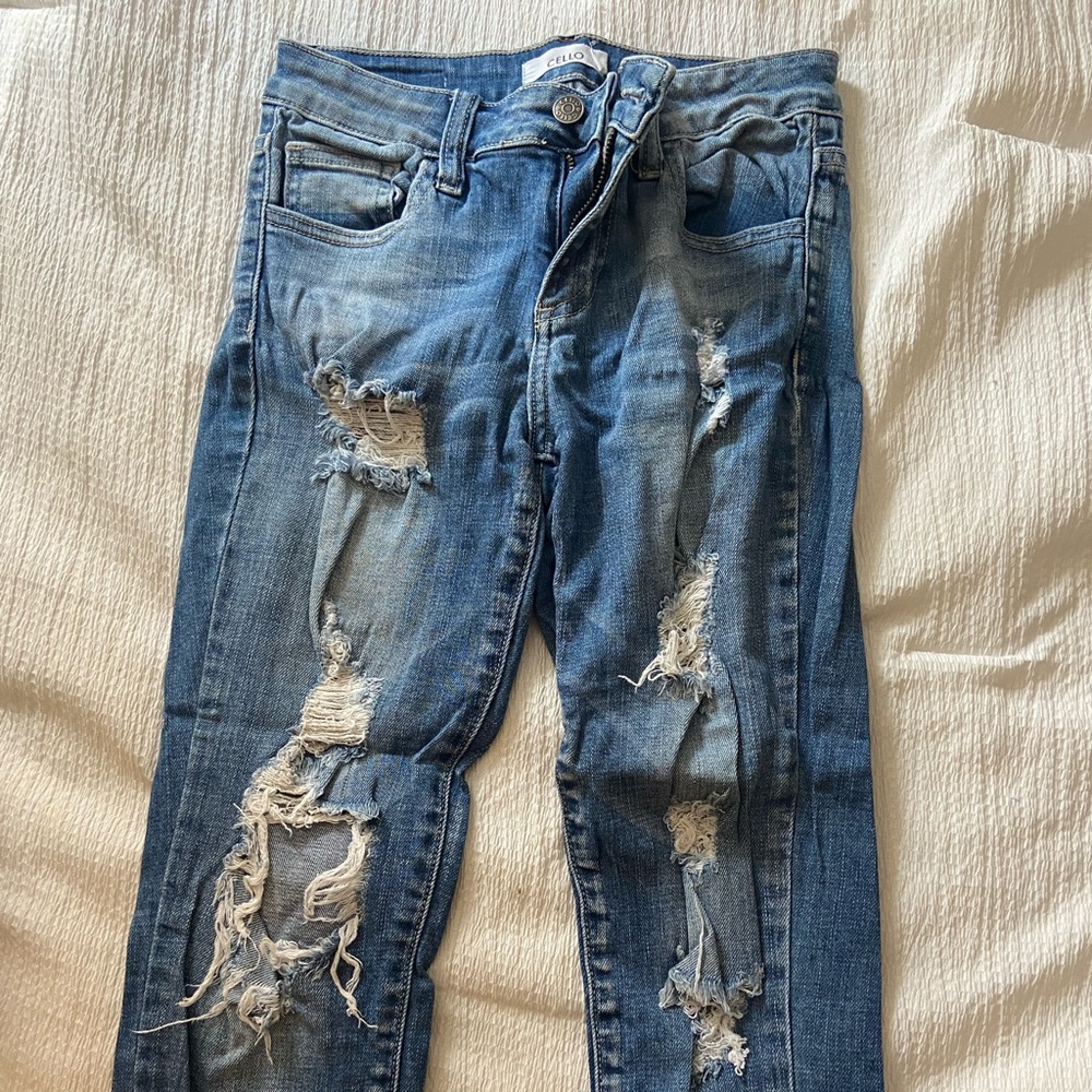 Cello women’s medium was distressed jeans. size 1